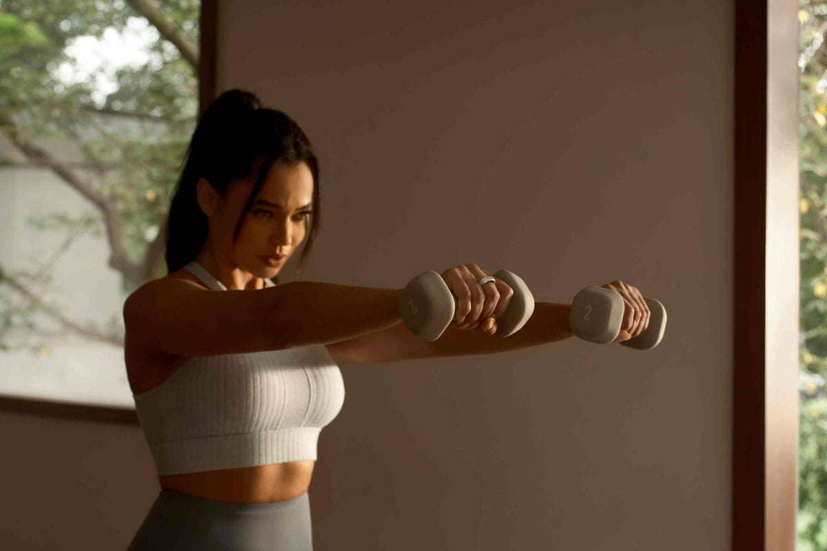Smart Ring beim Krafttraining: Tragen oder abnehmen?