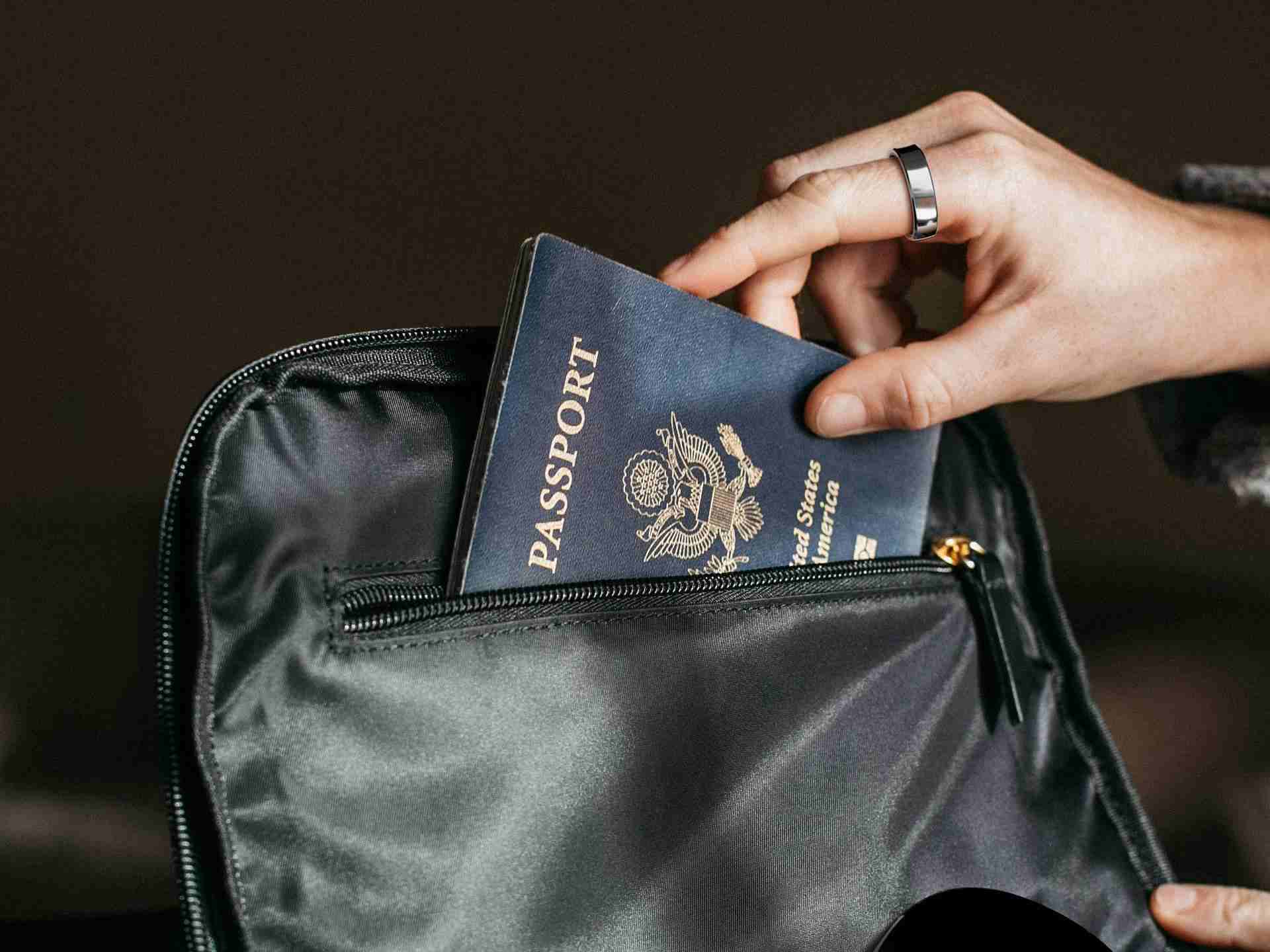 Jetlag schneller überwinden: Warum Ihre innere Uhr mehr als nur Kaffee braucht